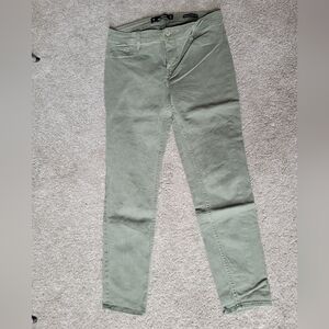 Hollister Skinny Crop- Size 5R